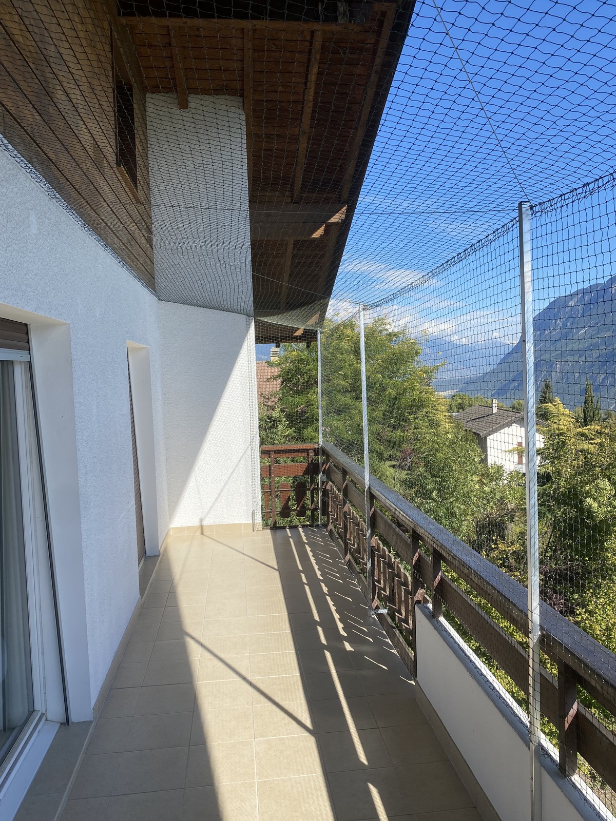 Filet-de-protection-pour-chat-sur-balcon-avec-couverture